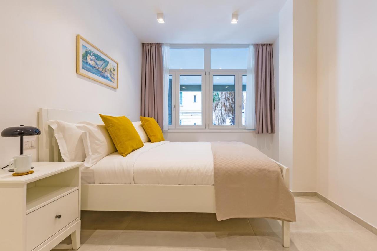 Starhost - Mazzini Apartments Salerno Eksteriør billede