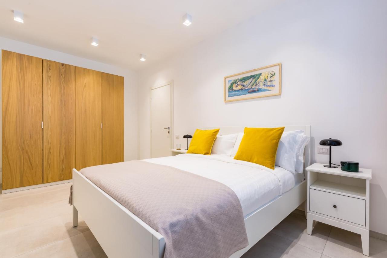 Starhost - Mazzini Apartments Salerno Eksteriør billede